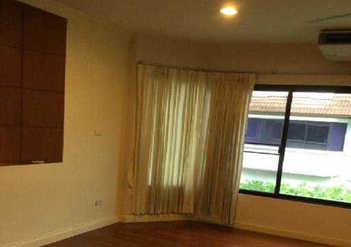 3 Bed Townhouse For Rent in Ekkamai BR8731TH