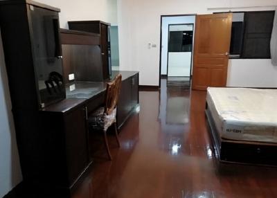 5 Bed Townhouse For Rent in Phrom Phong BR8707TH