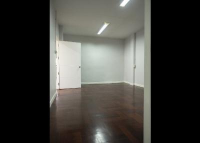 4 Bed Townhouse For Rent or Sale in Phra Khanong BR8732TH