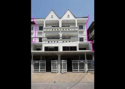 4 Bed Townhouse For Rent or Sale in Phra Khanong BR8732TH
