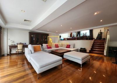 4 Bedroom Townhouse in Phrom Phong For Rent
