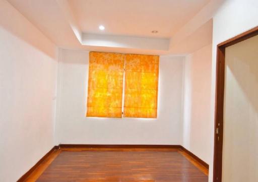 3 Bedroom Townhouse For Rent in On Nut