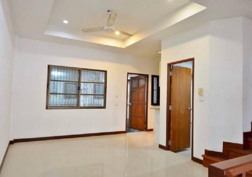 3 Bedroom Townhouse For Rent in On Nut