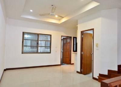 3 Bedroom Townhouse For Rent in On Nut