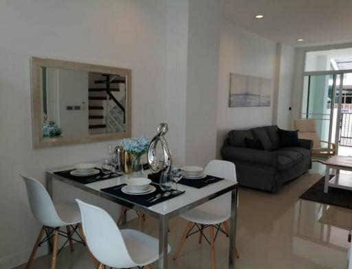 3 Bedroom Townhouse For Sale in Thanapat Haus Sathorn