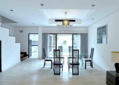 4 Bedroom Townhouse For Rent in Phrom Phong