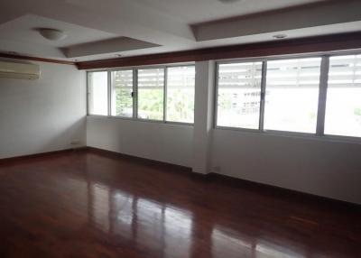 4 Bedroom Townhouse For Rent in Sathorn