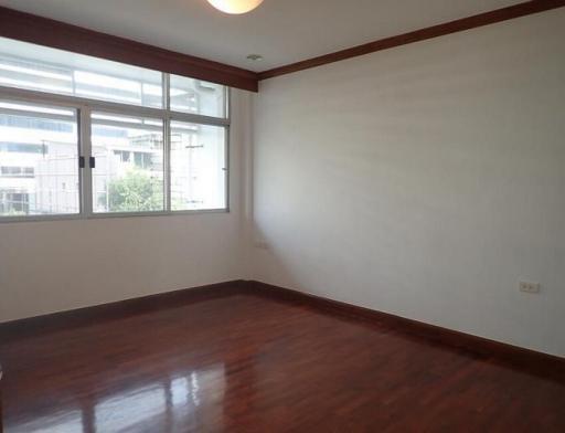 4 Bedroom Townhouse For Rent in Sathorn