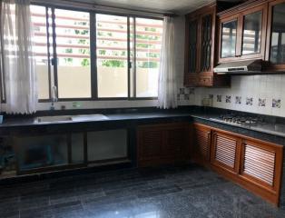 3 Bedroom Townhouse in Baan Suan Kasemsuwan On Nut