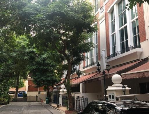 Baan Klang Krung Thonglor  4 Bedroom Townhouse For Sale