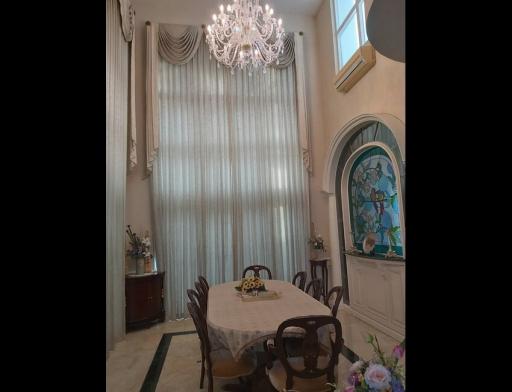 Ladawan Na Chaophraya  4 Bedroom Townhouse Near Riverside