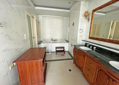 Ladawan Na Chaophraya  4 Bedroom Townhouse Near Riverside