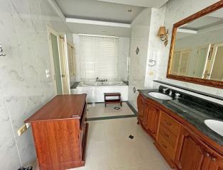 Ladawan Na Chaophraya  4 Bedroom Townhouse Near Riverside