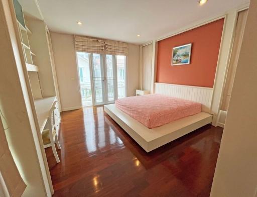 Ladawan Na Chaophraya  4 Bedroom Townhouse Near Riverside