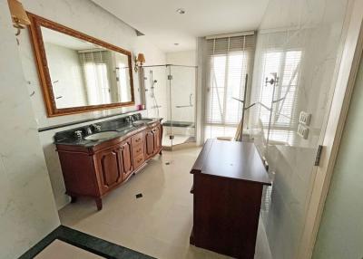 Ladawan Na Chaophraya  4 Bedroom Townhouse Near Riverside