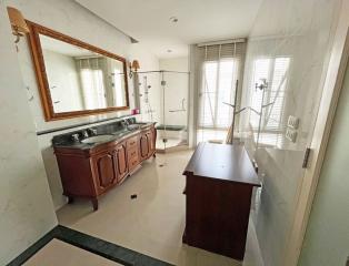 Ladawan Na Chaophraya  4 Bedroom Townhouse Near Riverside