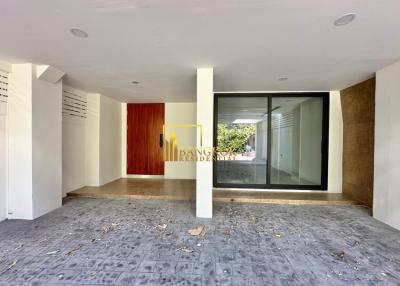 3 Bedroom Townhouse For Sale in Ekkamai