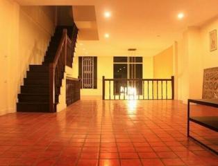 4 Bedroom Townhouse For Rent in Ekkamai