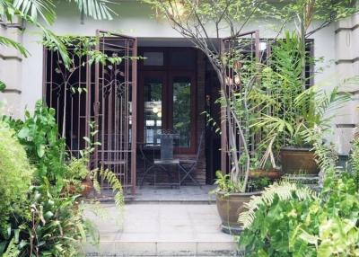 Baan Suan Kasemsuwan  4 Bedroom Townhouse For Rent in On Nut