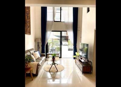 Shizen Pattanakarn  Beautiful 3 Bedroom Townhouse For Rent