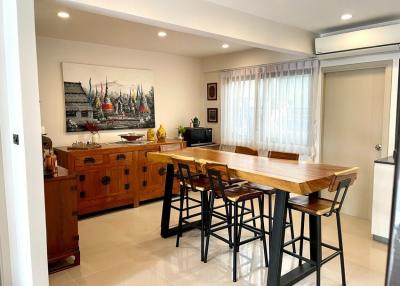 Shizen Pattanakarn | Beautiful 3 Bedroom Townhouse For Rent