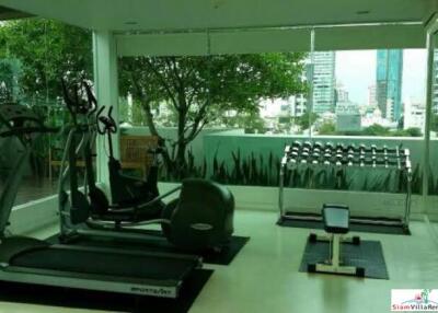 49 Plus 2  Spacious One Bedroom Top Floor Condo with City Views for Rent in Thong Lo
