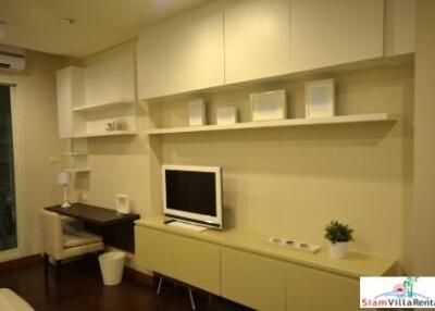 Ivy Thonglor  Contemporary Living & High Floor in this One Bedroom Condo for Rent