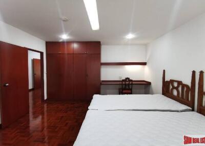 Spacious 3 Bedrooms and 3 Bathrooms Condominium for Rent in Phrom Phong Area of Bangkok