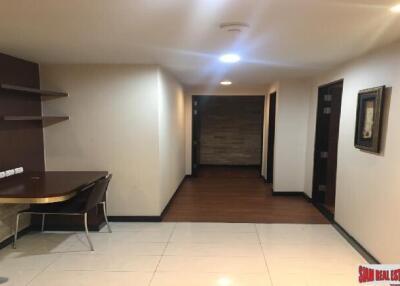 Avenue 61 Condominium - 2 Bedrooms and Spacious Living, Prime Ekkamai Location