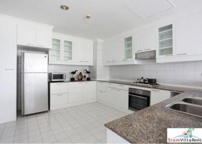 Garden Towers  Modern Three Bedroom Pet Friendly Condo with Open Living in Bang Na