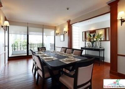 Garden Towers - Modern Three Bedroom Pet Friendly Condo with Open Living in Bang Na