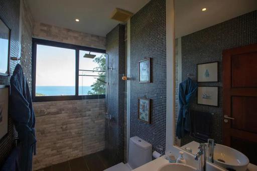 Modern bathroom with ocean view