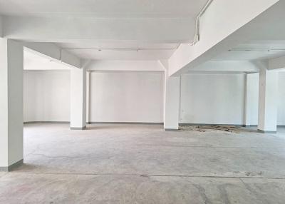 Spacious unfurnished interior of a commercial building with white walls and columns