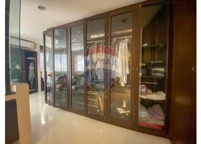 3 bed near Lumpini Park antique furniture - 920071049-764