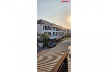 200 Sqm., 3 Beds Townhouse listed for ฿ 5,500,000.