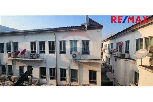 200 Sqm., 3 Beds Townhouse listed for ฿ 5,500,000.