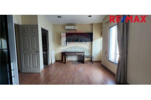 200 Sqm., 3 Beds Townhouse listed for ฿ 5,500,000.