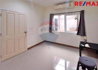 100 Sqm., 3 Beds Townhouse listed for ฿ 2,690,000.