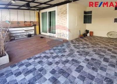 100 Sqm., 3 Beds Townhouse listed for ฿ 2,540,000.