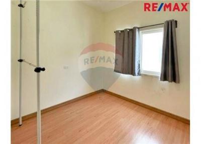 100 Sqm., 3 Beds Townhouse listed for ฿ 2,540,000.