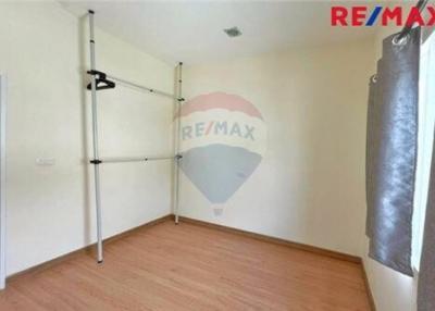 100 Sqm., 3 Beds Townhouse listed for ฿ 2,540,000.