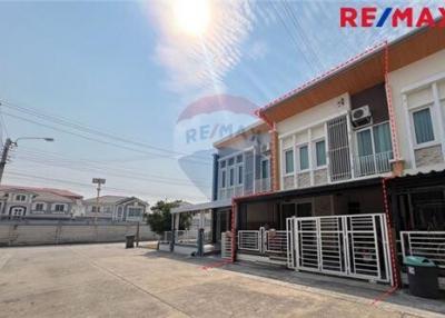 100 Sqm., 3 Beds Townhouse listed for ฿ 2,540,000.