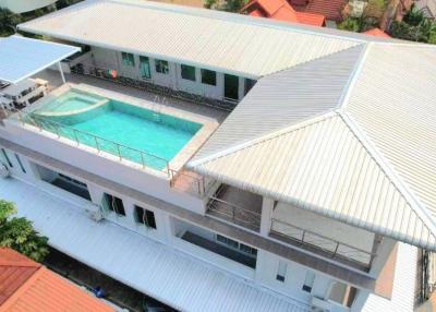 New 3-storey villa with sky pool