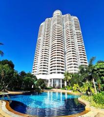Condo with 2 bedrooms directly at the Beach