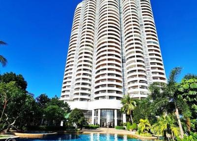 Condo with 2 bedrooms directly at the Beach