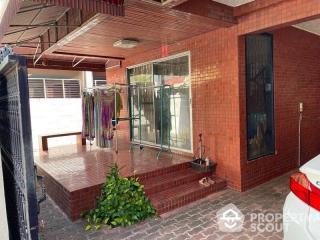 3-BR House near BTS Sanam Pao