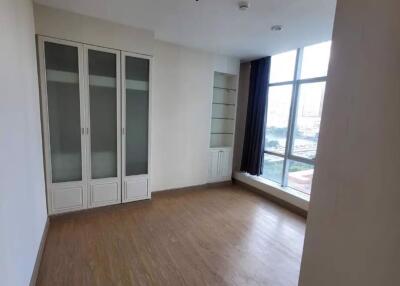 2 bed Condo in Baan Sathorn Chaopraya Khlong Ton Sai Sub District C020858