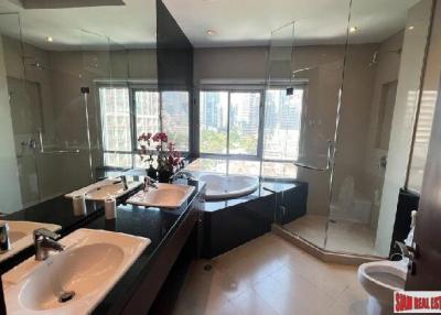 Royal Residence Park  Amazing 3 Bed Condo for Rent in Phloen Chit