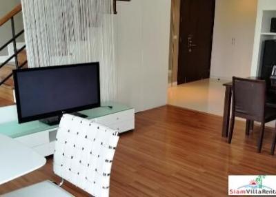 The Rajdamri Condo  Convenient One Bedroom Duplex Located near BTS Ratchadamri