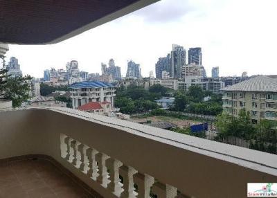 Charan Tower  Extra Large Three Bedroom with Built in Wood Furniture on Sukhumvit 43